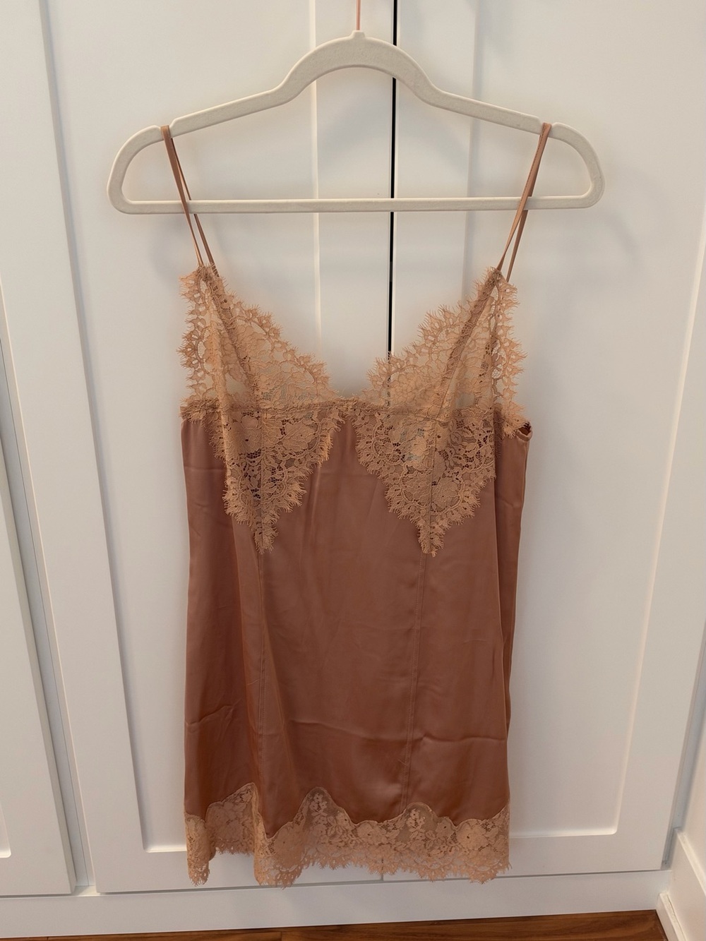 Lace-trimmed satin dress | Camel | H&M Edition
